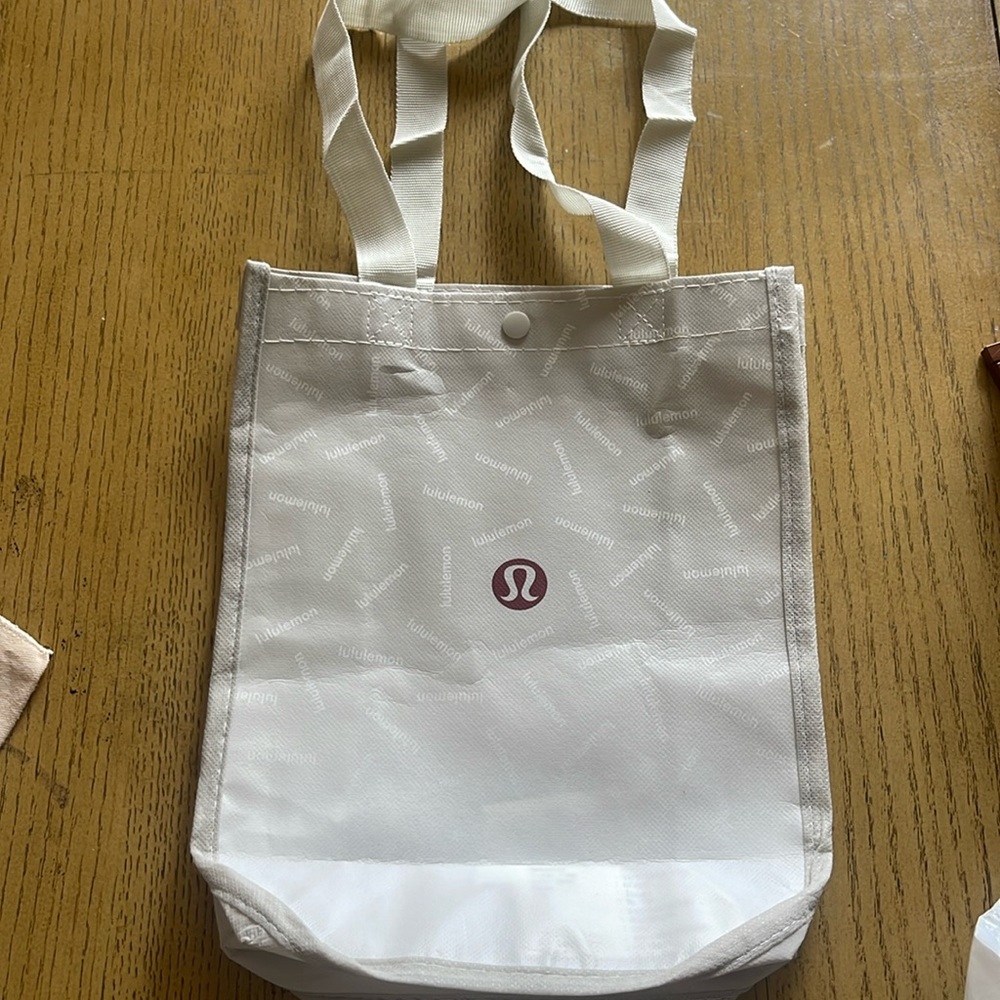 Lululemon small tote